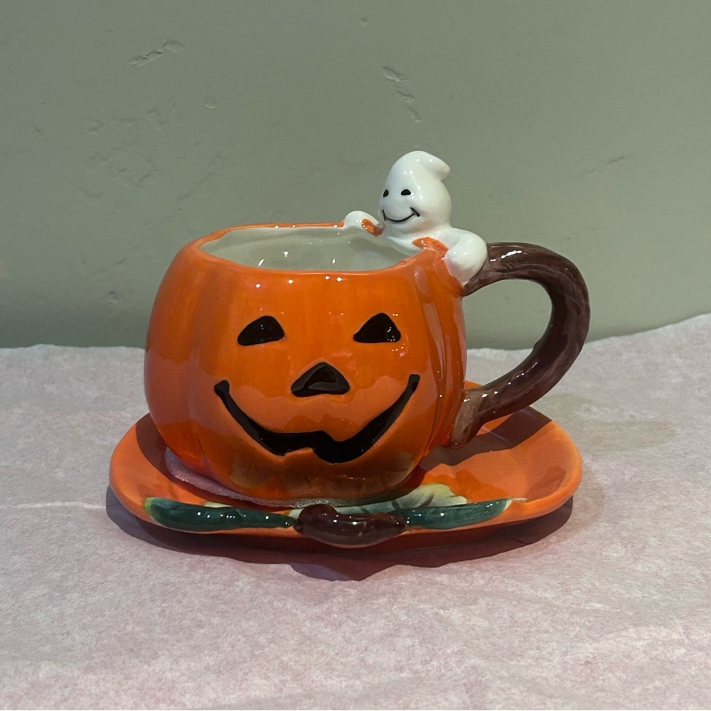 HAPPY HALLOWEEN By Corner Ruby 3 Piece Ceramic Pumpkin Mug, Saucer & Spoon Set. - Picture 11 of 12